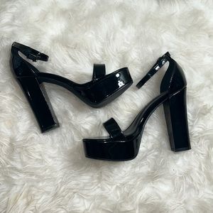 Madden Girl Platform Heels🖤